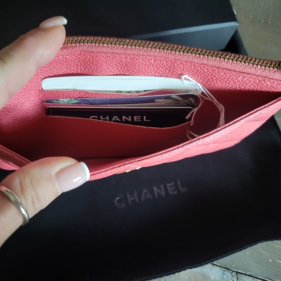 CHANEL Iridescent Caviar Classic Zip Pouch - Picture 11 of 11